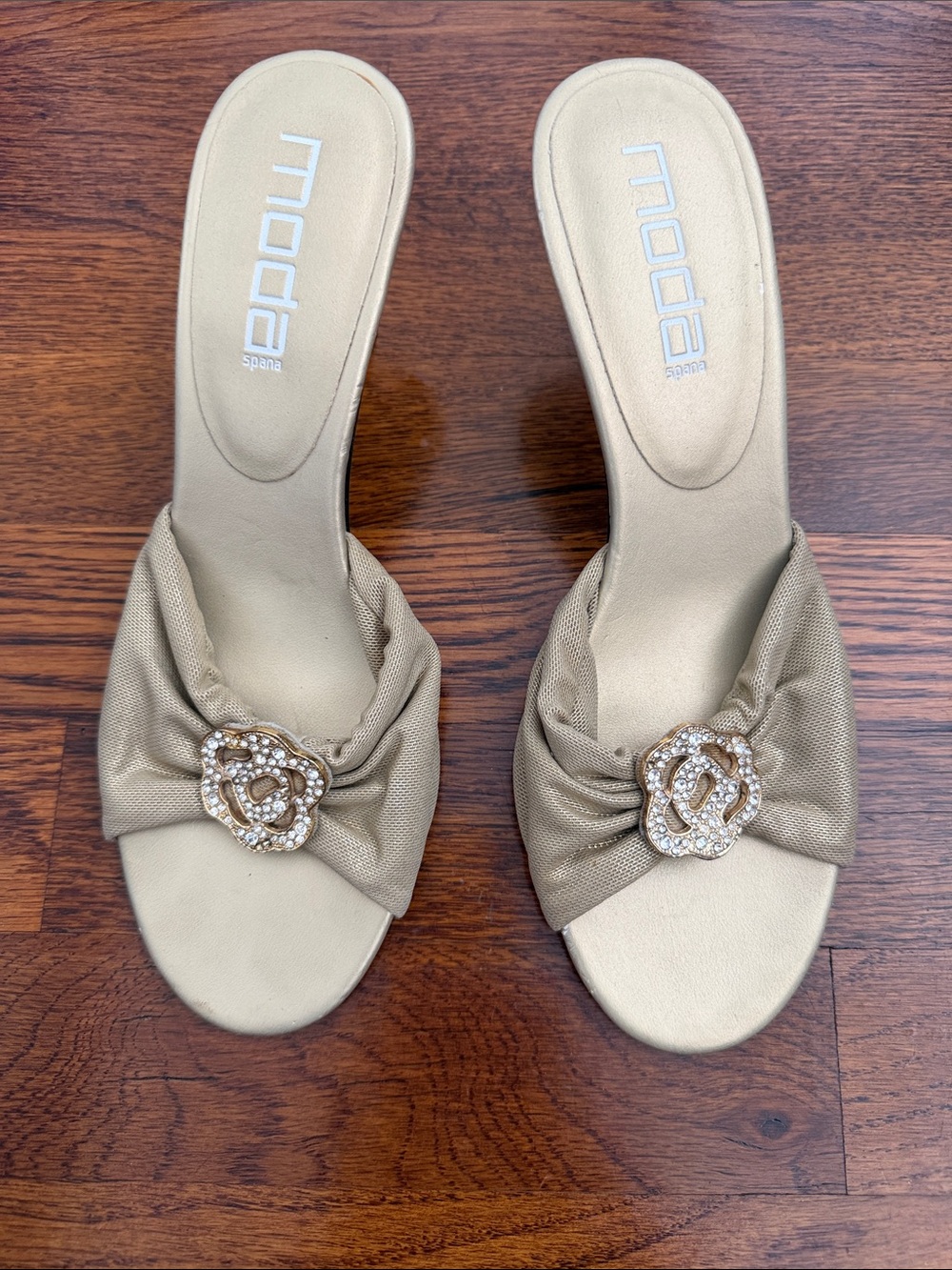 GUC Moda Spana Champagne Gold Slip-On Heeled Mules with Crystal Rosette SIZE 7.5